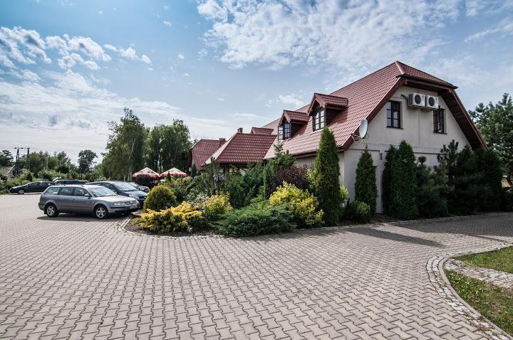 Pod Wierzba Hotel Uniejow Exterior photo